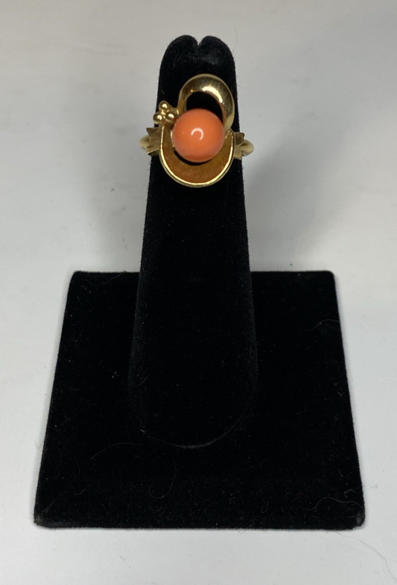 AVON Delightful Coral Pearl Yellow Gold Tone Ring