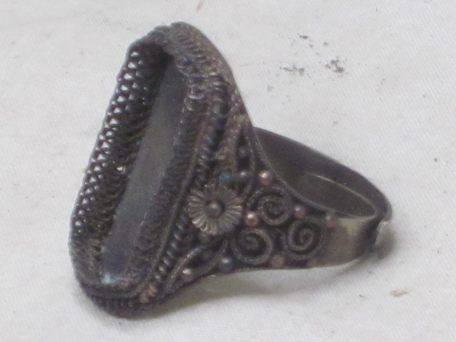vintage incomplete filigree ring marked CHINA * adjustable band no stone