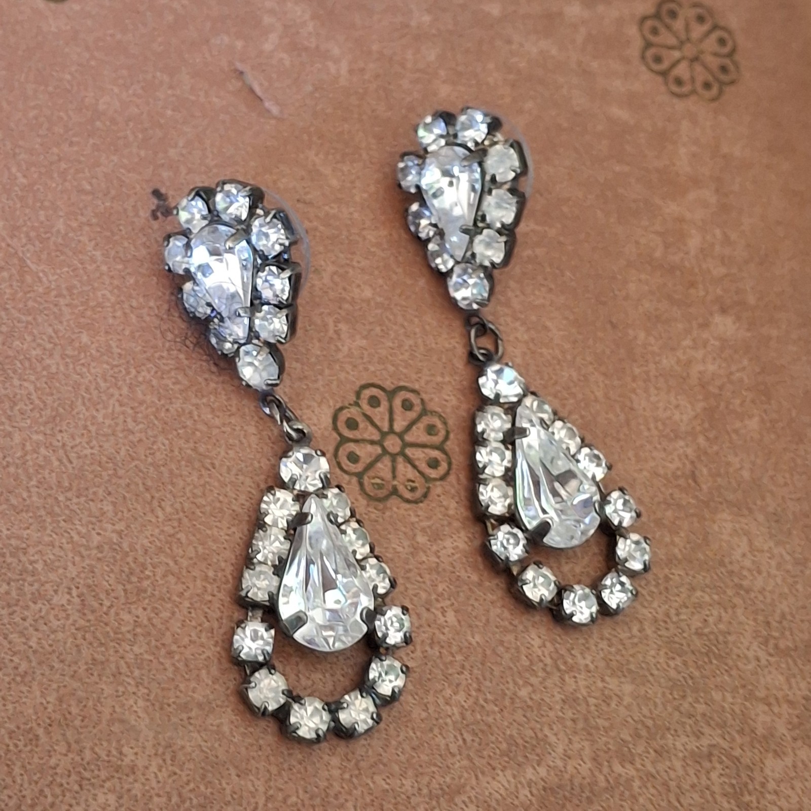 Vintage Earrings Pierced Rhinestone Clear Dark Silver Tone Setting 2″ Dangles