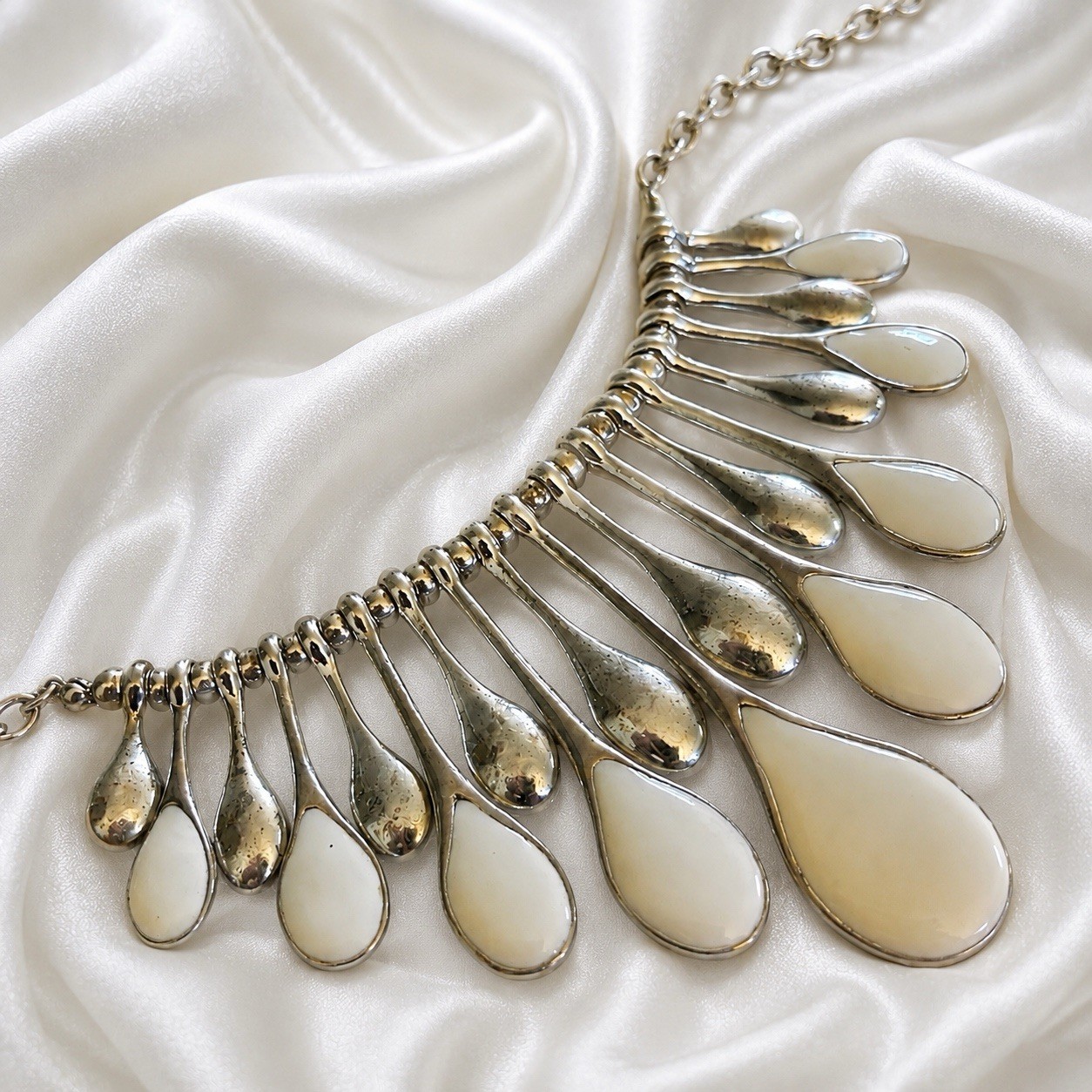 18” Silver Tone & White Teardrop Dangle Bib Necklace, Whitehall Box