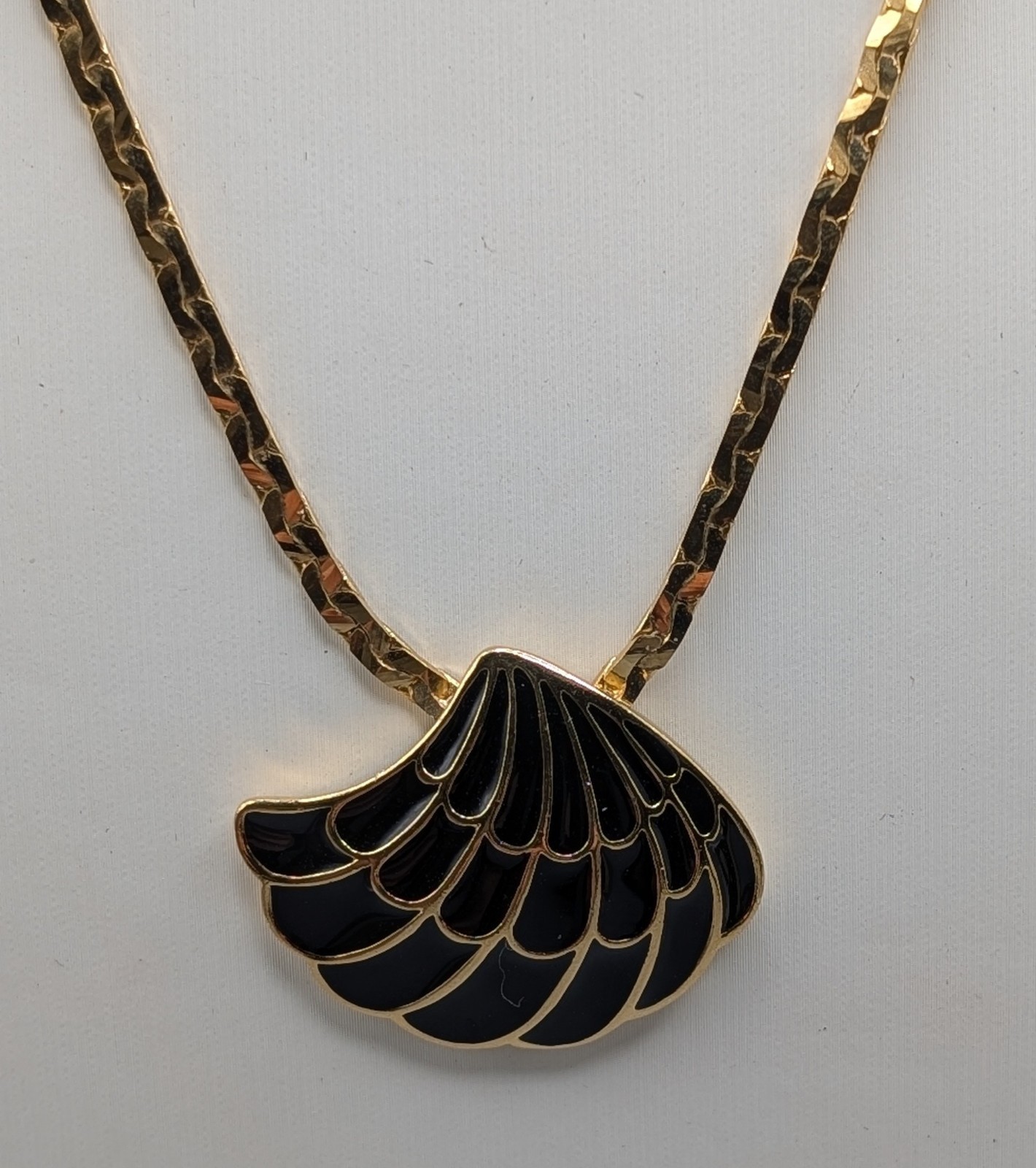 Vintage Trifari Black Enamel Scallop Shell Fan Necklace Gold Tone Herringbone
