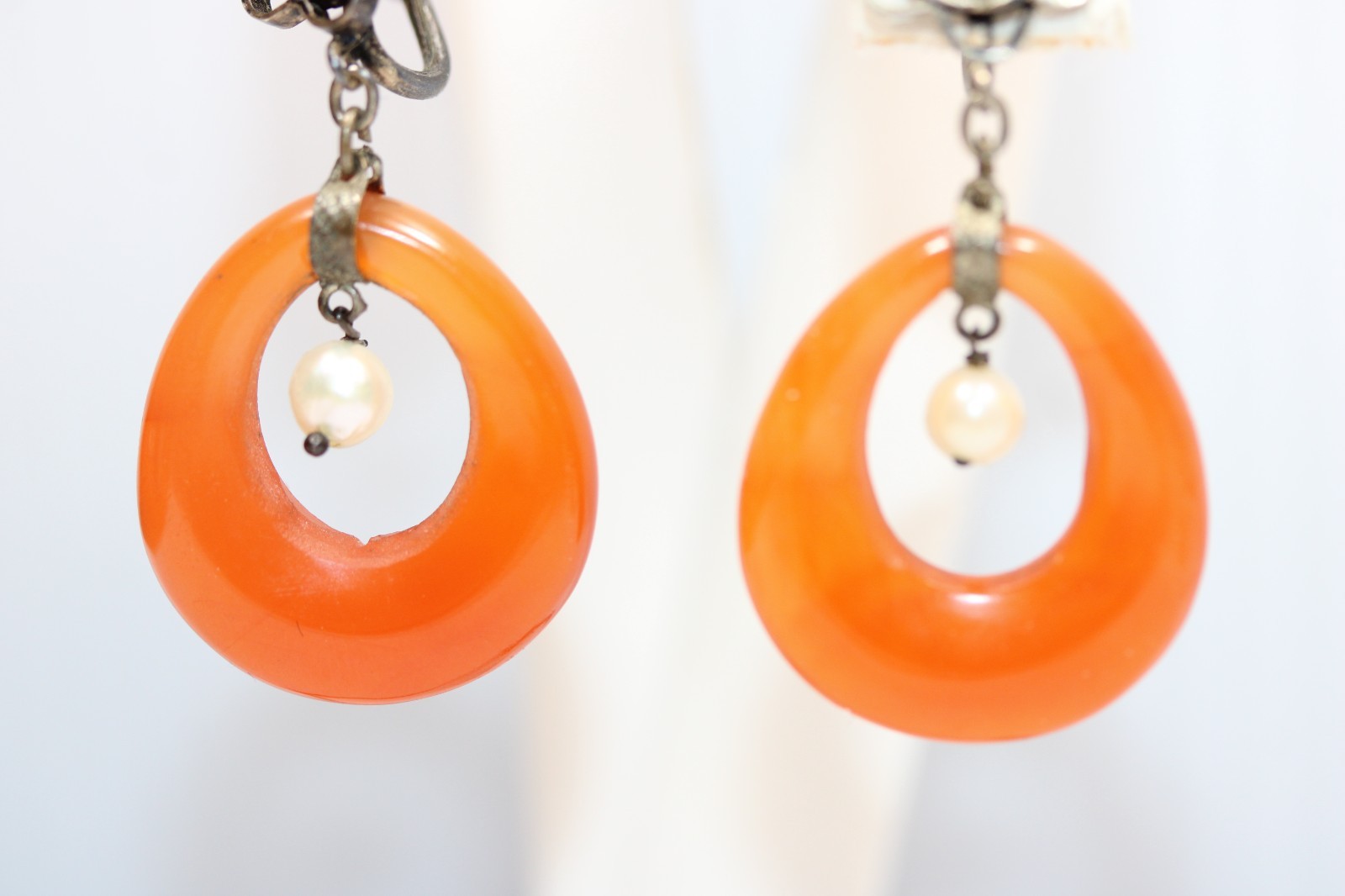 vintage carnelian oval circle dangle center pearl screwback earrings #0101