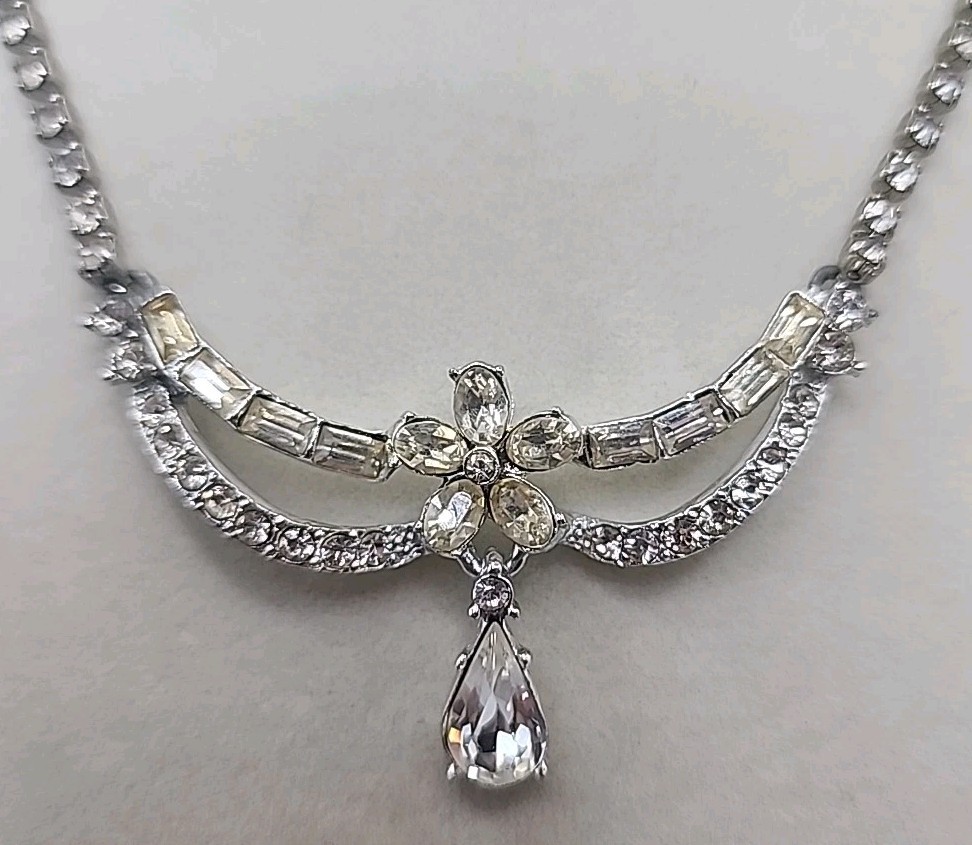 Vintage Mid Century Rhinestone Ornate Choker Necklace W/Rhinestone Flower 16.5″