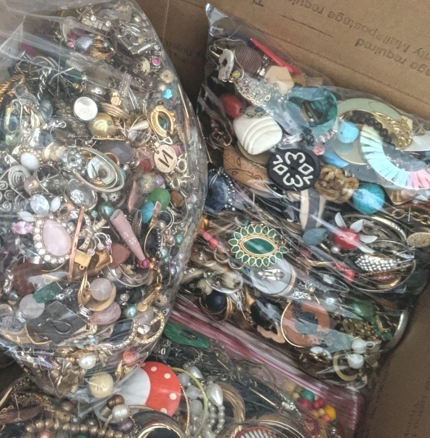 3 Pounds Jewelry Costume Vintage Mix LBS necklaces bracelets pins rings etc lbs