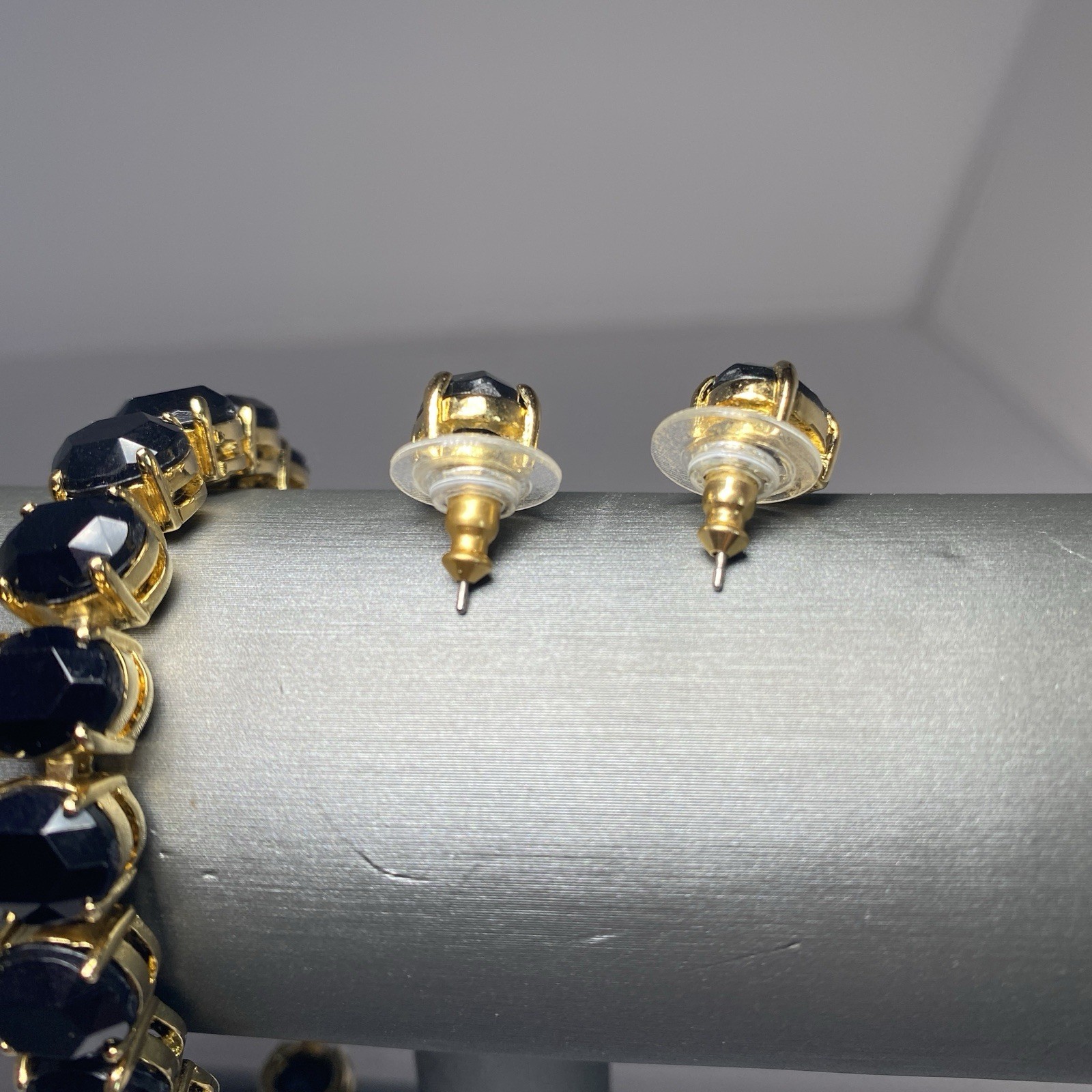 Vintage Jewelry Set black faceted ovals in goldtone Bracelet 7” & post Earrings