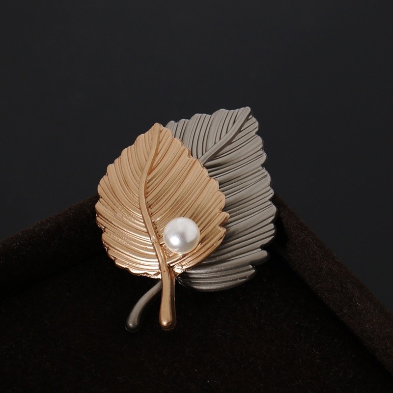 2PCS Simple Metal Leaf Brooch Versatile Unisex Pin Ideal As An Office Accessory