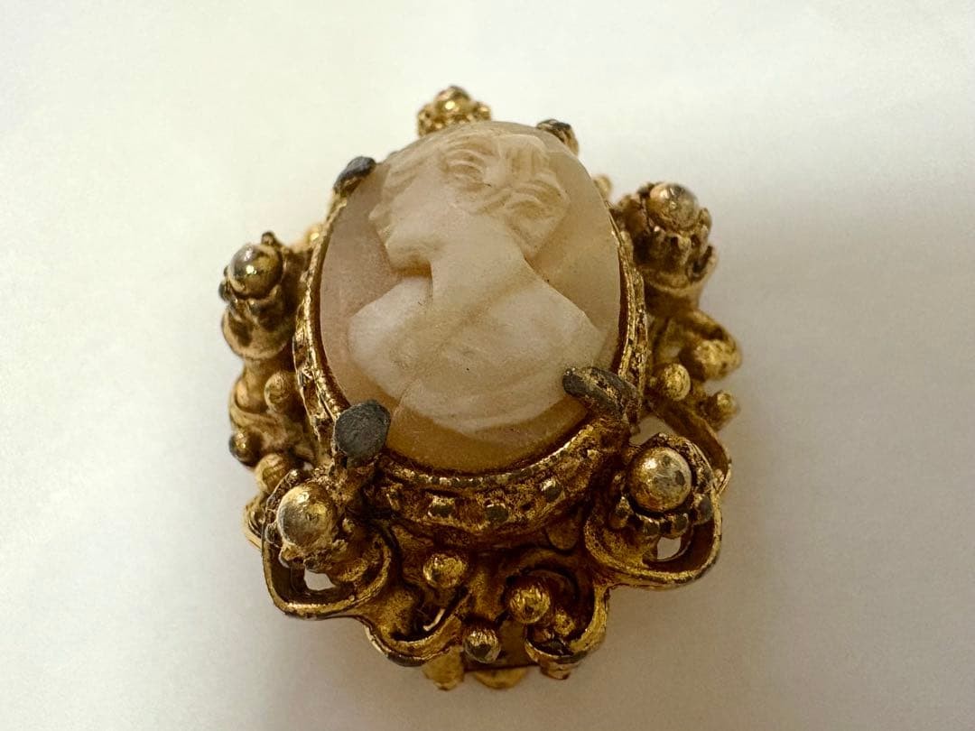 Vintage Gold Design Cameo Earrings For Men And Women