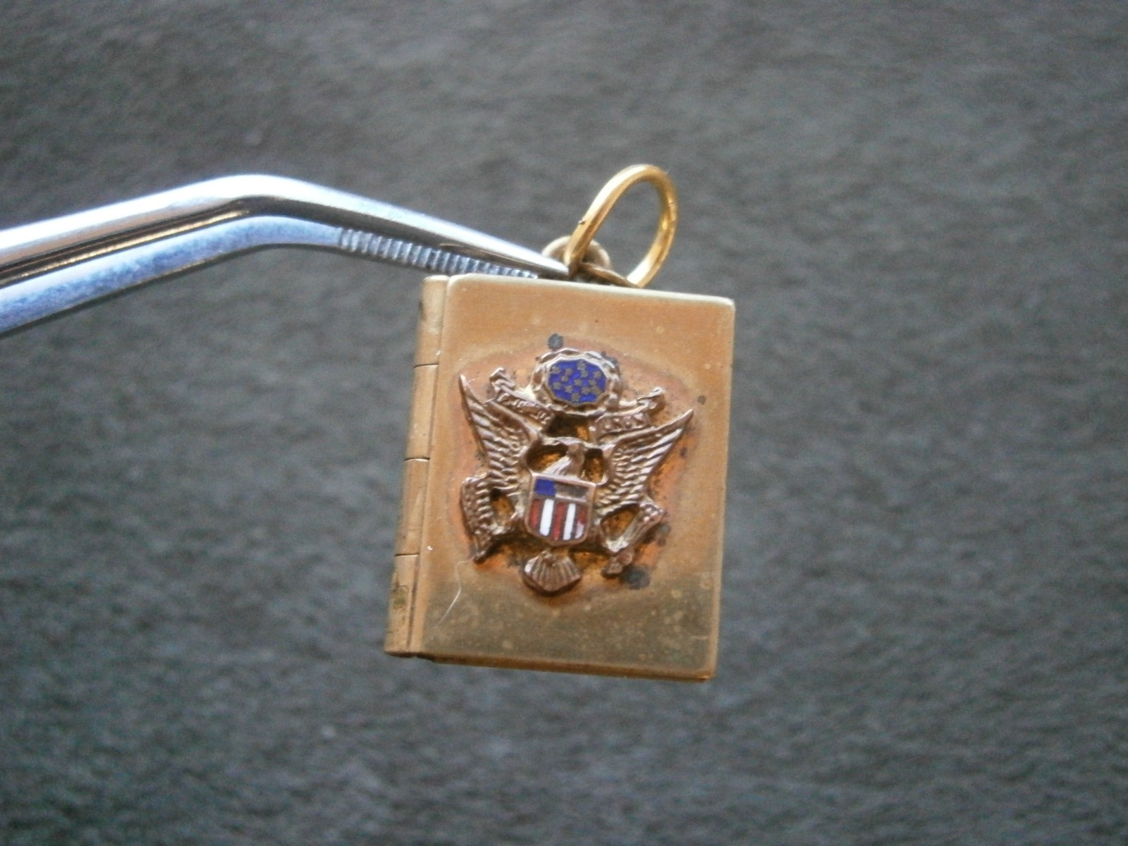 U S Army Military Sweetheart Locket Vintage Godtone Charm Pendant 4.7g ~ FLAW