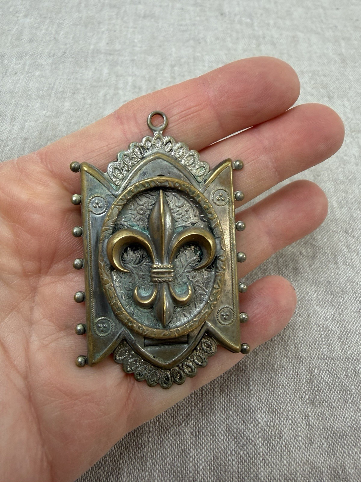 Vtg Victorian Style Fleur De Lis Pendant Statement Dress/Sash Ornament NOTES