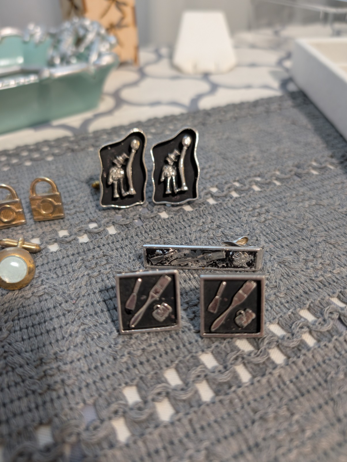 Swank Men’s Mixed Lot Cufflinks & Tie Bar Set. 13 pairs Metal Gold/Silver/Black