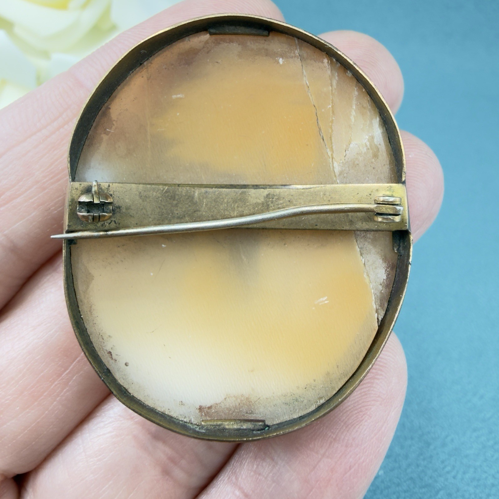 Antique VICTORIAN Carved Scenic Rebecca At The Well Shell CAMEO Brass Brooch Pin