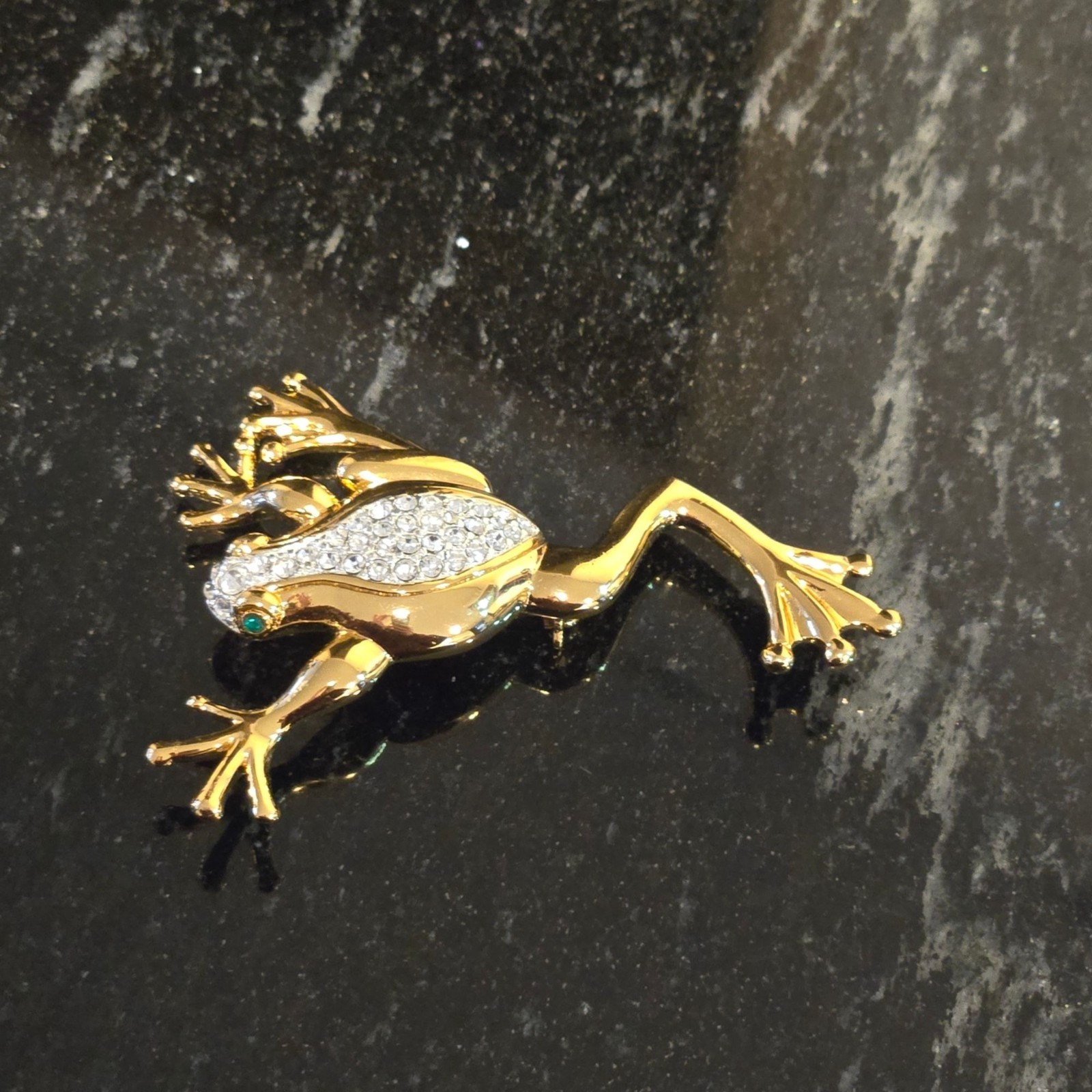 Vintage tree Frog Brooch Rhinestone Pavé Green Eyes Statement Costume Jewelry