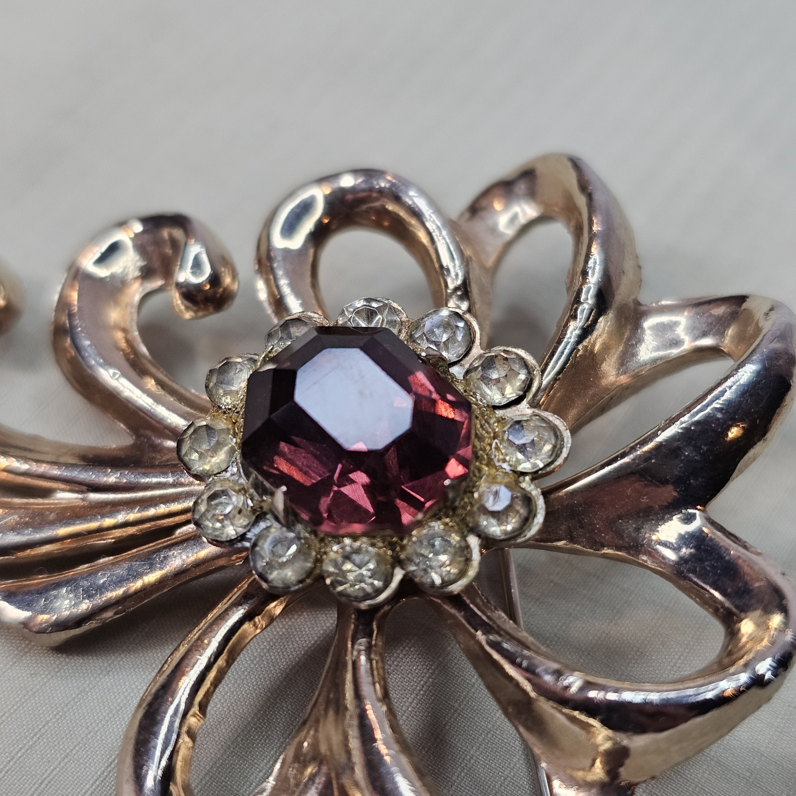 Vintage Art Noveau Style Gold Tone Red & Clear Rhinestone Fancy Bowl Brooch Pin