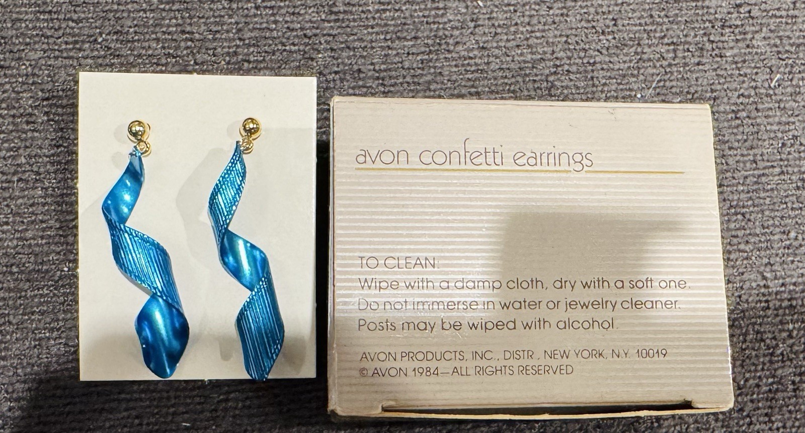 VTG 1984 Avon Confetti Earrings Blue Ribbon Twist Dangle Surgical Steel Post NIB