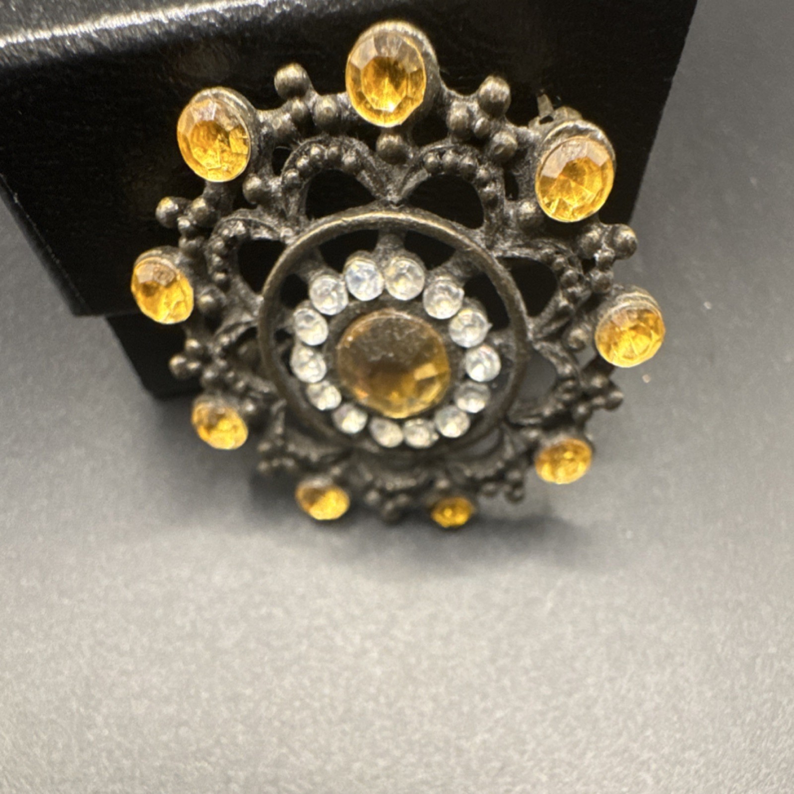 Vintage Style Yellow Glass Cluster Brooch/ Pin Fashion Costume Jewelry