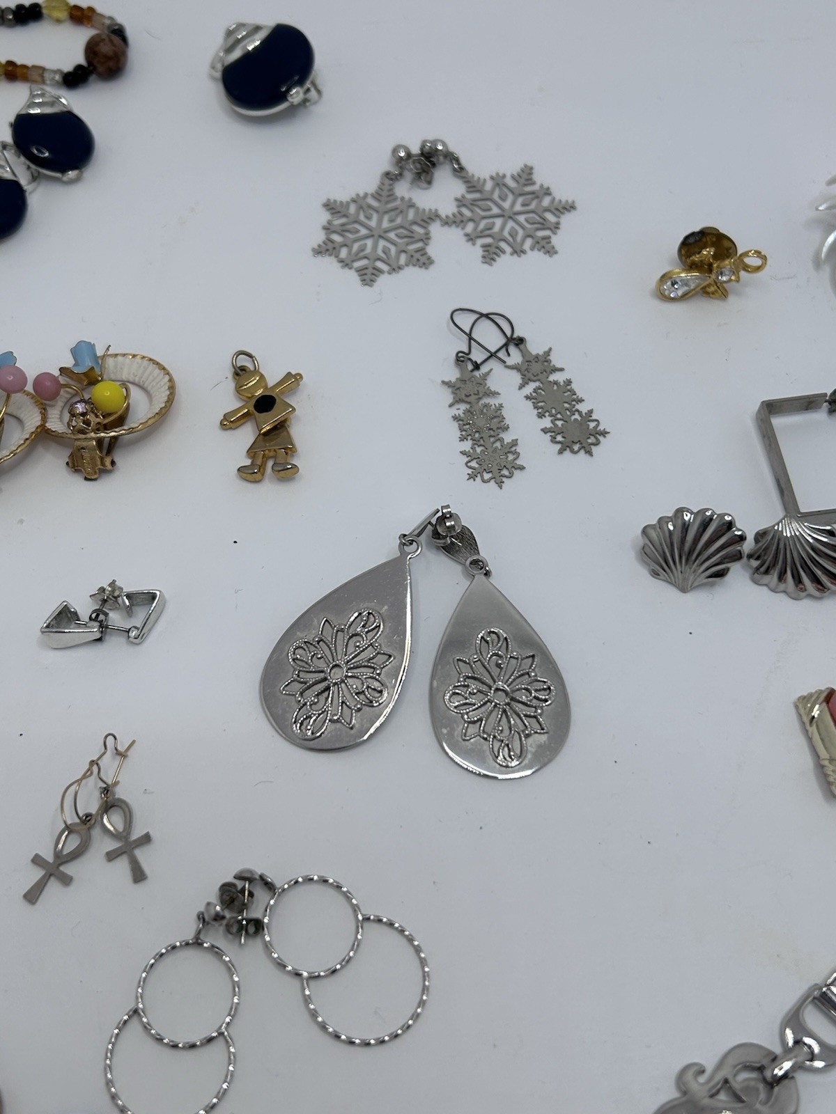 Vtg Modern Estate & Costume Jewelry Lot Mixed Materials Some Mismatch 63 Pc