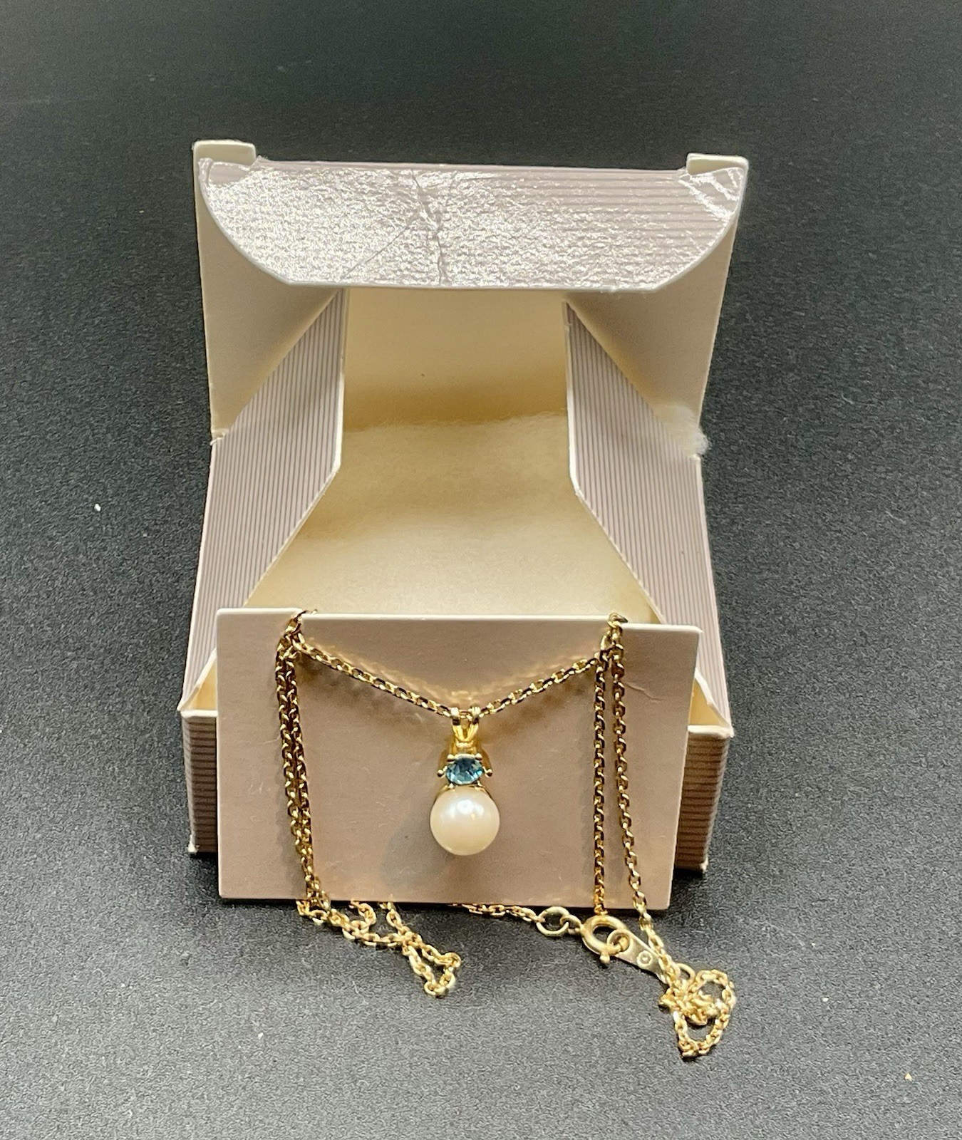 Vintage Avon March Birthstone Simulated Aquamarine Gold Tone Pendant Necklace