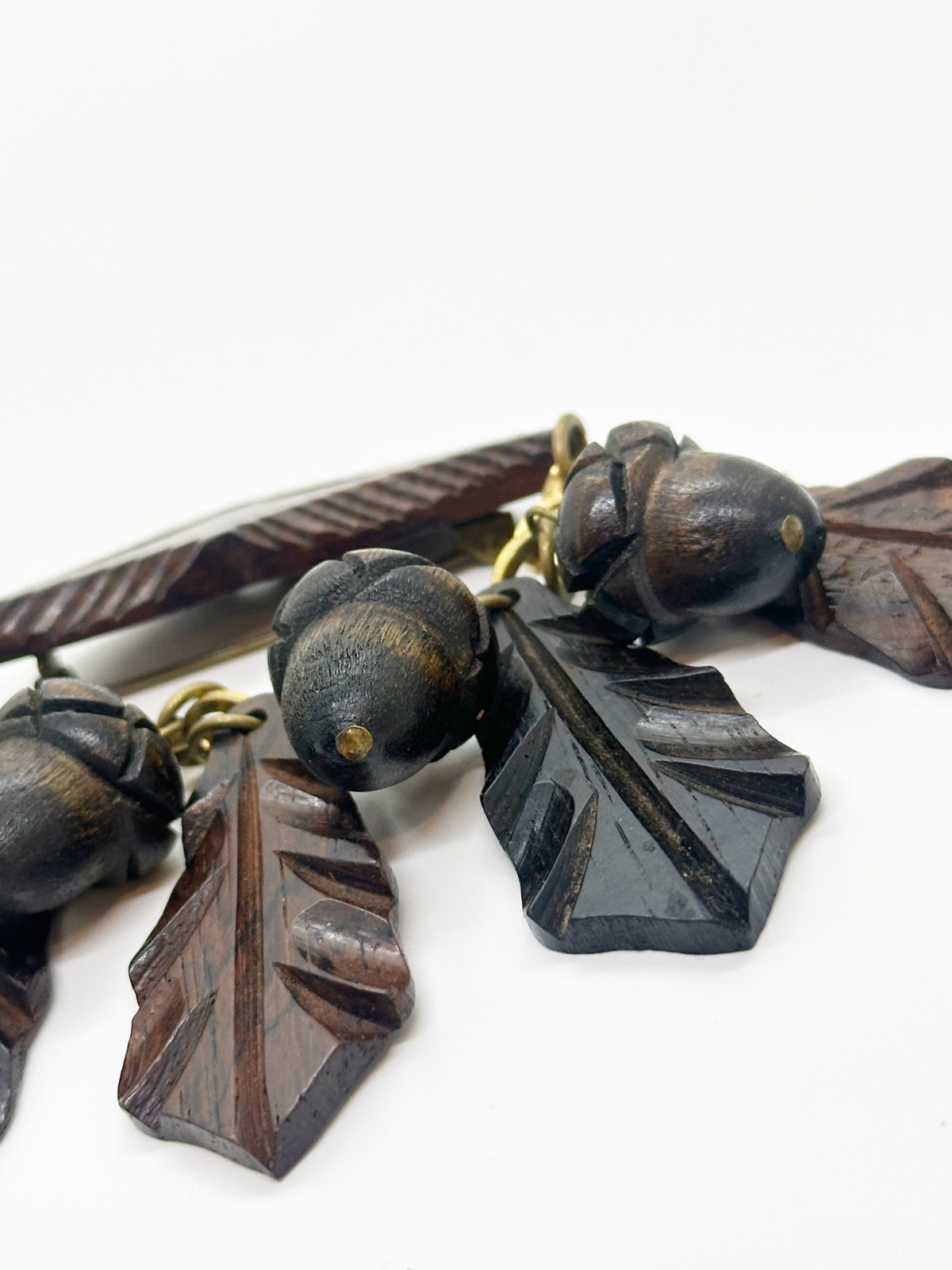 Vintage Hand Carved Wood Oak Leaf Acorn Dangle Brooch Nature Woodland WWII Era
