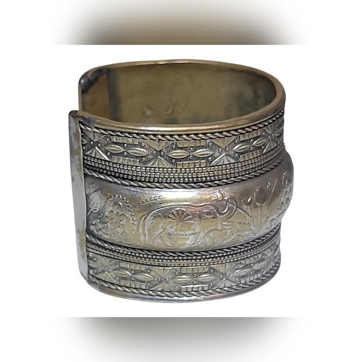 Vintage Wide Silver Tone Etched Cuff Bracelet Floral Boho Open Cuff Size 6.5