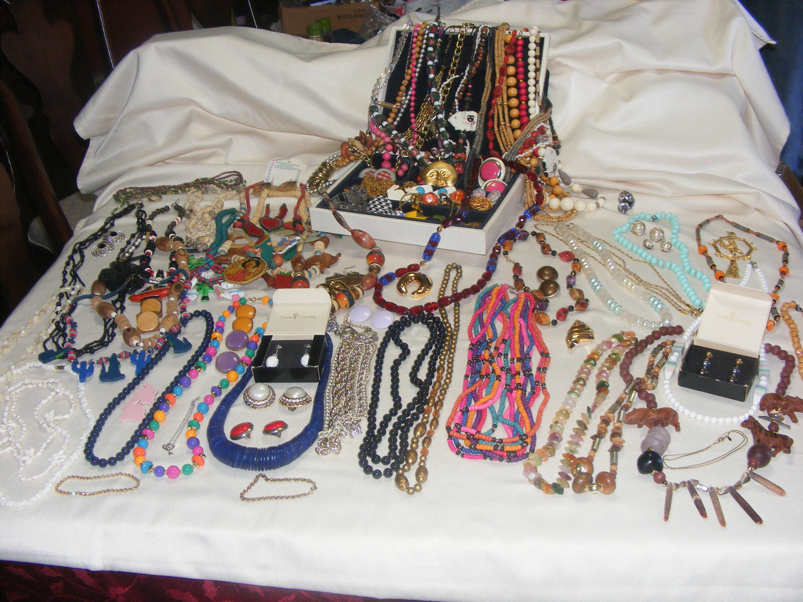 Vintage Jewelry Lot 9+ Pounds 100+ Pieces 50+ Necklaces Bracelets Earrings #E