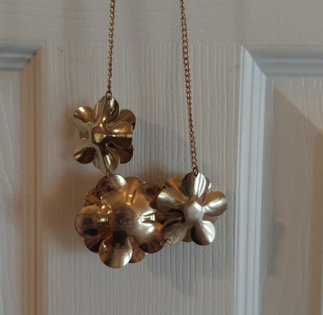 Y2k Enamel and Goldtone Triple Daisy Bib Necklace EXCELLENT!