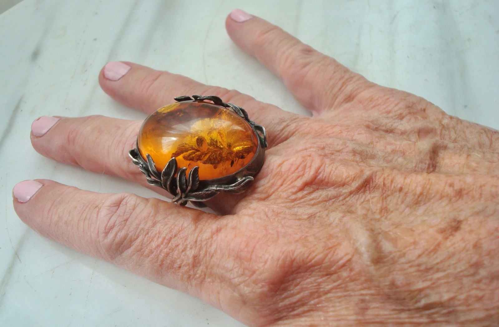 LARGE 1 ½” x 1 ⅜” Vintage AMBER STERLING Silver LEAVES RING 19.5 grams Size 8