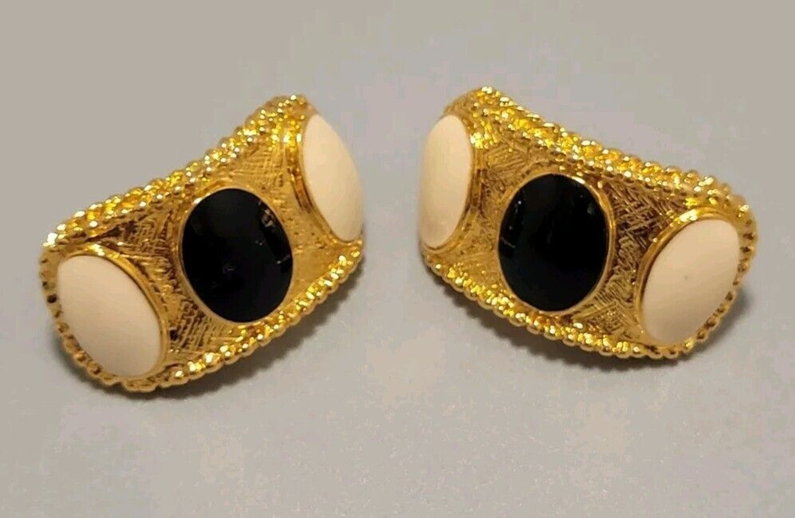 Vtg 80s Chunky Gold Tone Half Hoop Clip On Earrings Black And Cream Enamel