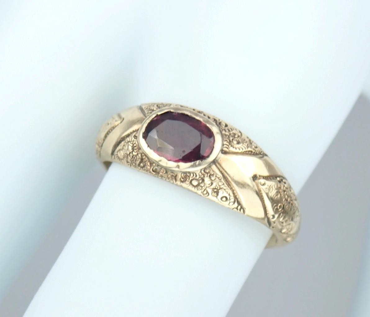 Pretty Antique Victorian Solid 9K Gold Garnet Floral Scroll Band Ring Size 5.25