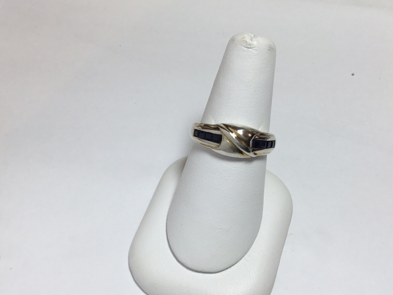Ladies Sterling Silver Vintage Natural Sapphire Gemstone Slight Domed Ring Sz 7
