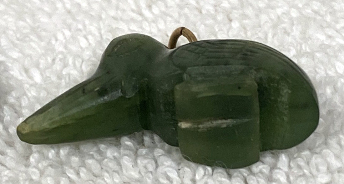 Vintage Carved Jade Jadeite Figural Kiwi Bird Pendant Charm 1 1/8″ Long