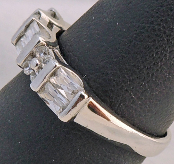 Anniversary STERLING SILVER 0.925 WHITE STONE ESTATE WEDDING BAND RING SIZE 7.25