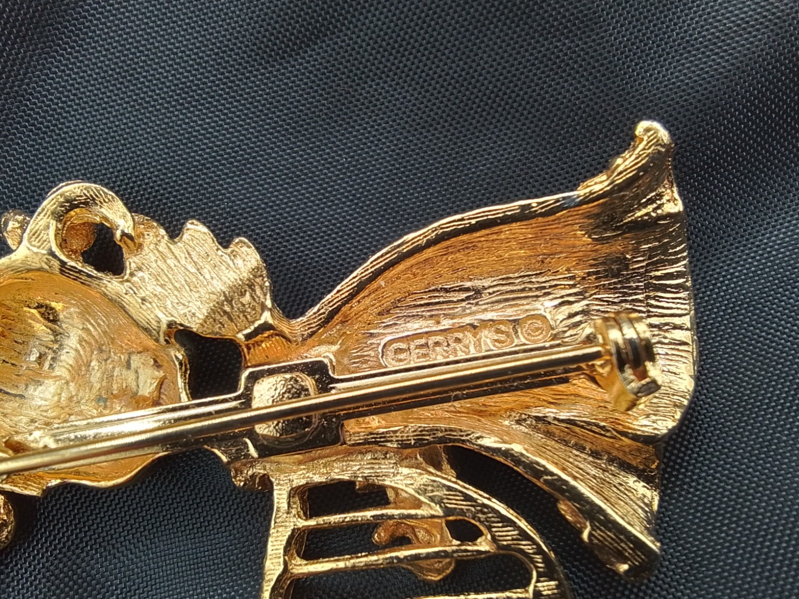 GERRY’S DESIGNER SIGNED BLUE CRYSTAL EYES ANGEL MYSTICAL CREATURE HARP PLAYER