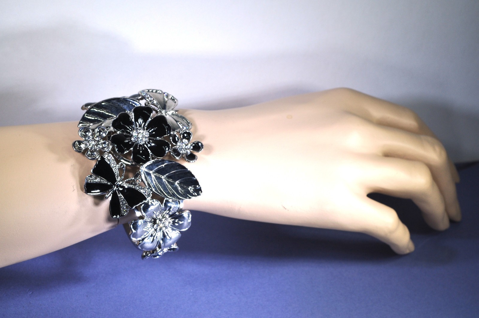 Vtg. Black Rhinestone Flower Statment necklace & Clamper Bracelet Silvertone Fab