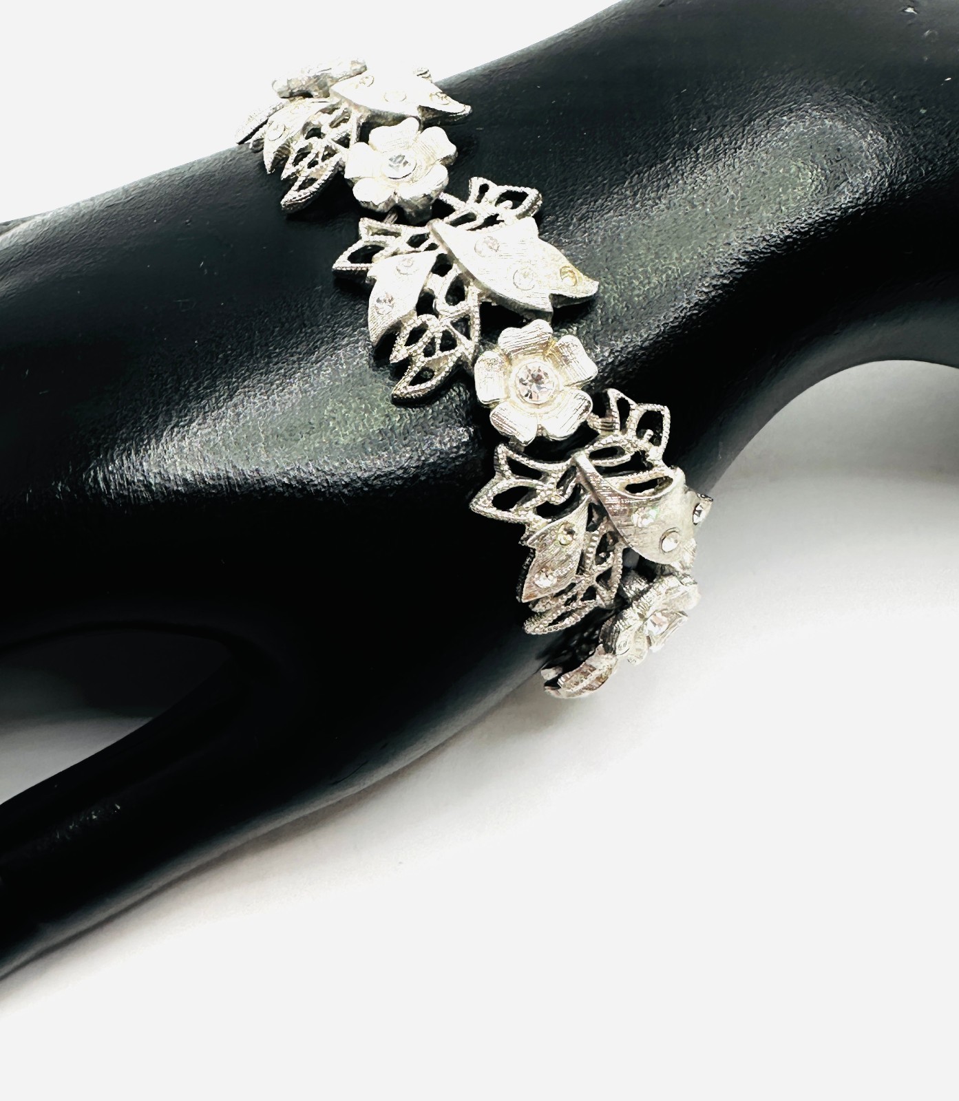Unusual Signed Vtg Kramer Brushed Silver Tone Rhinestone Floral Bracelet 6.75″