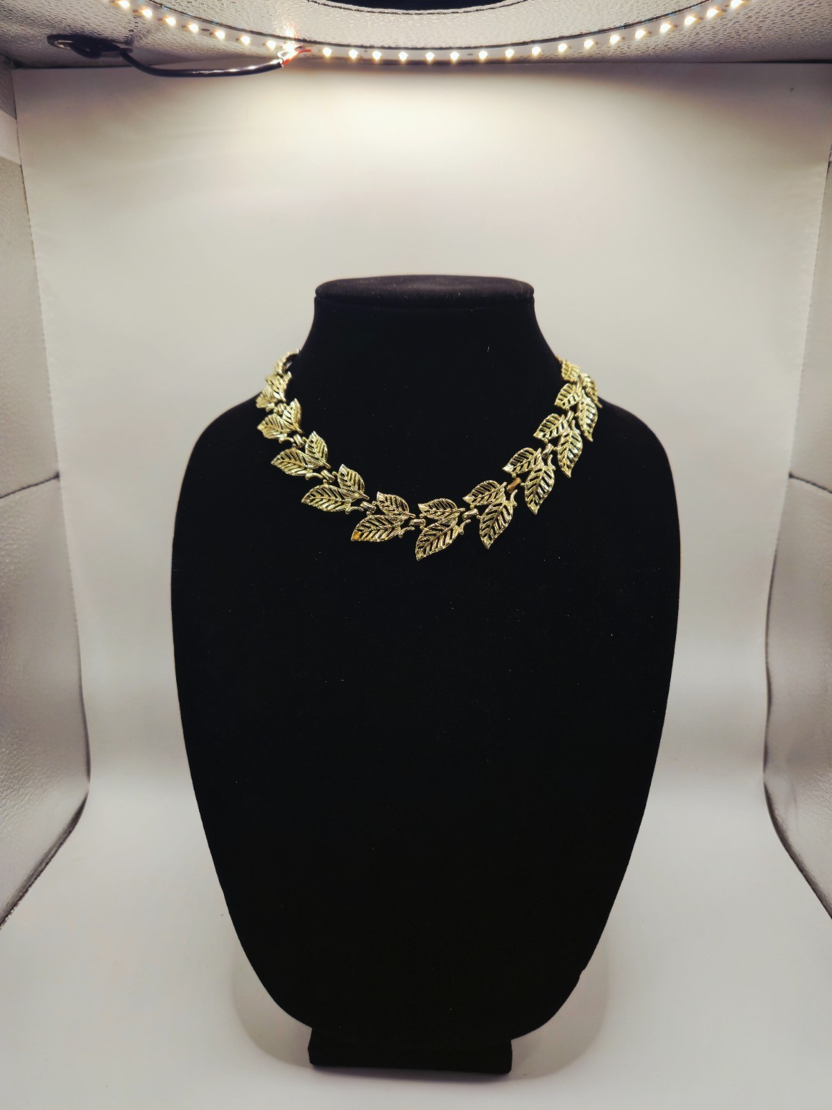 Vintage Gold Tone Leaf Link Necklace Laurel Leaf Collar Statement Necklace