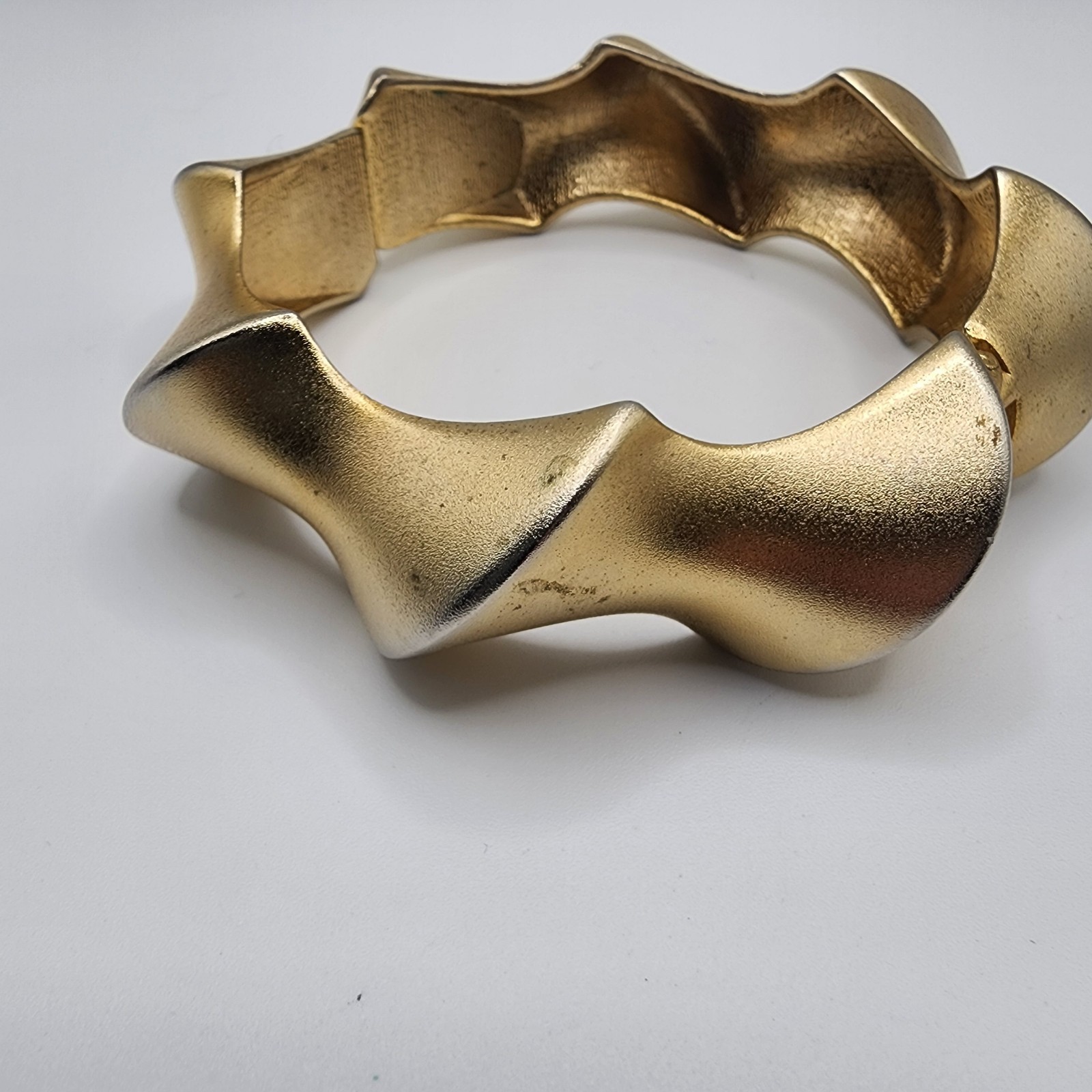 Gold Tone Metal Thick Chunky Twist Bangle Bracelet Clamper 3″ Diameter Vintage