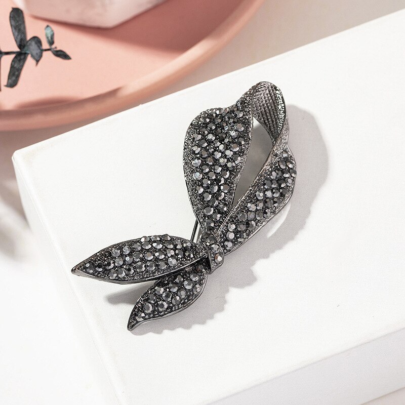 Vintage Brooch Pin Fashion Corsage Personality Clothing Accessories Jewelry