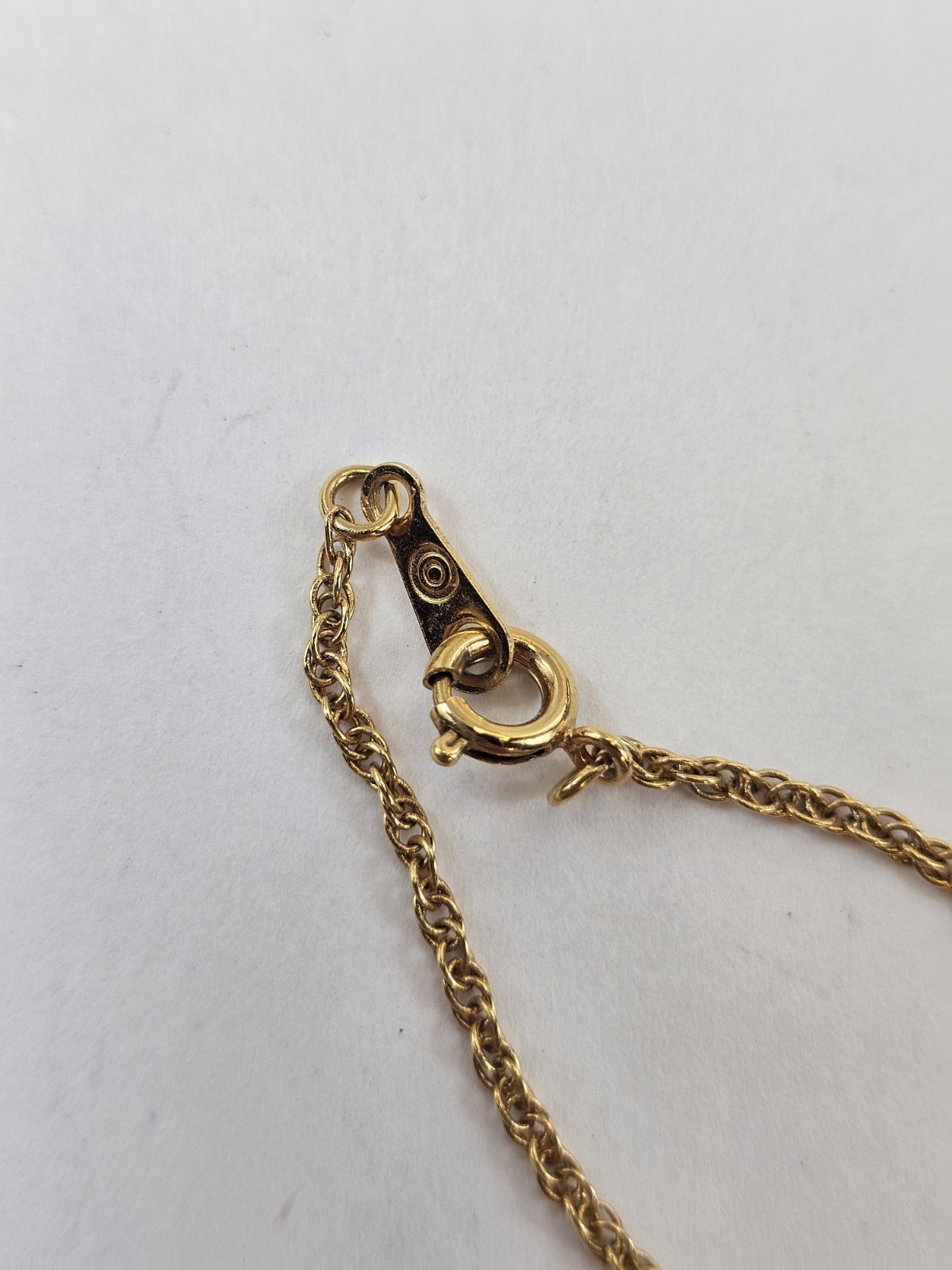 Vintage AVON 1990s Gold Tone Precious Orchid Pendant Chain Necklace