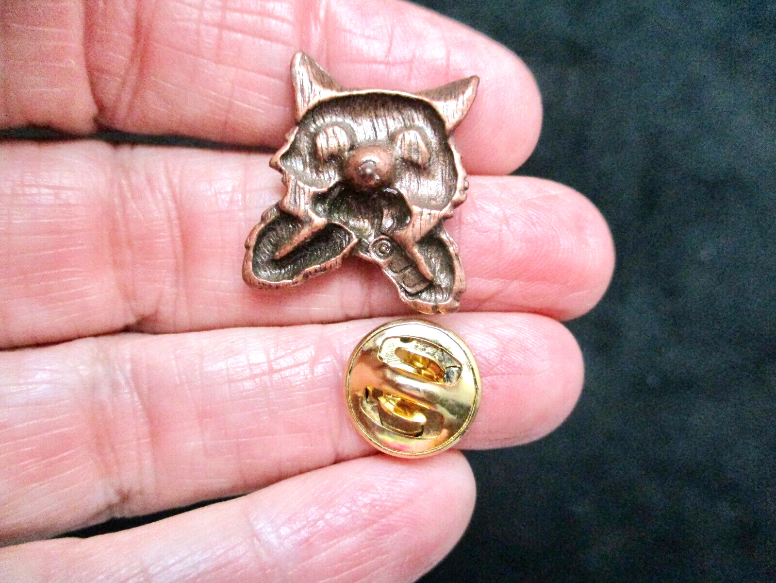 Vintage-1980’s “JJ” Copper Tone BASHFUL Cat/Kitty Tack Pin