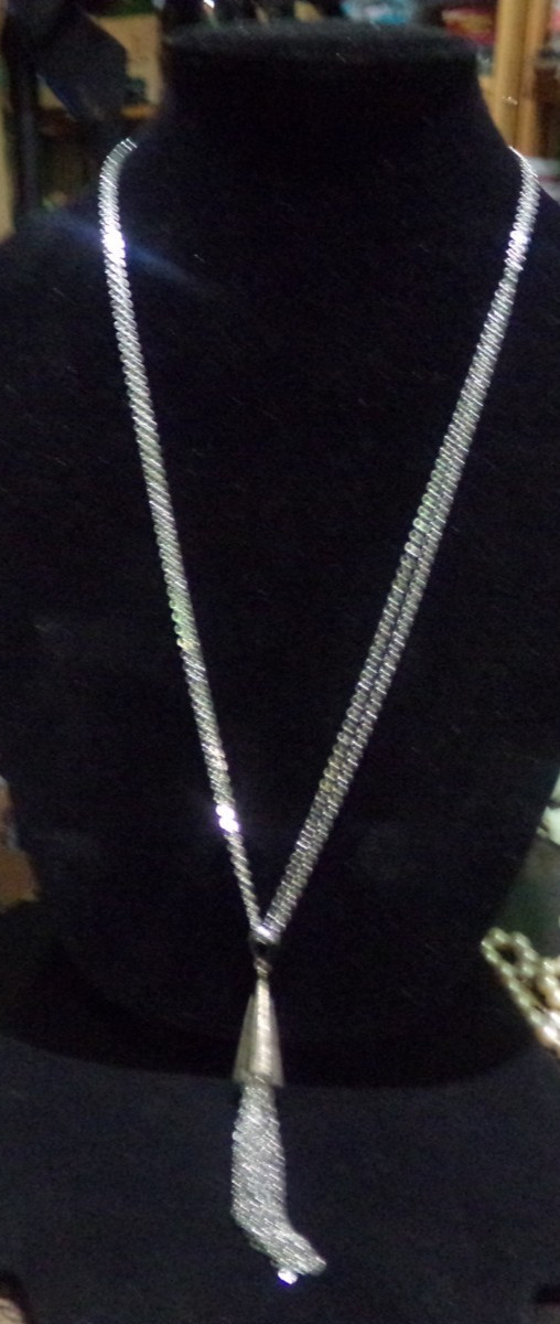 VINTAGE SIGNED MONET SILVERTONE TASSEL PENDANT NECKLACE 26 INCH CHAIN