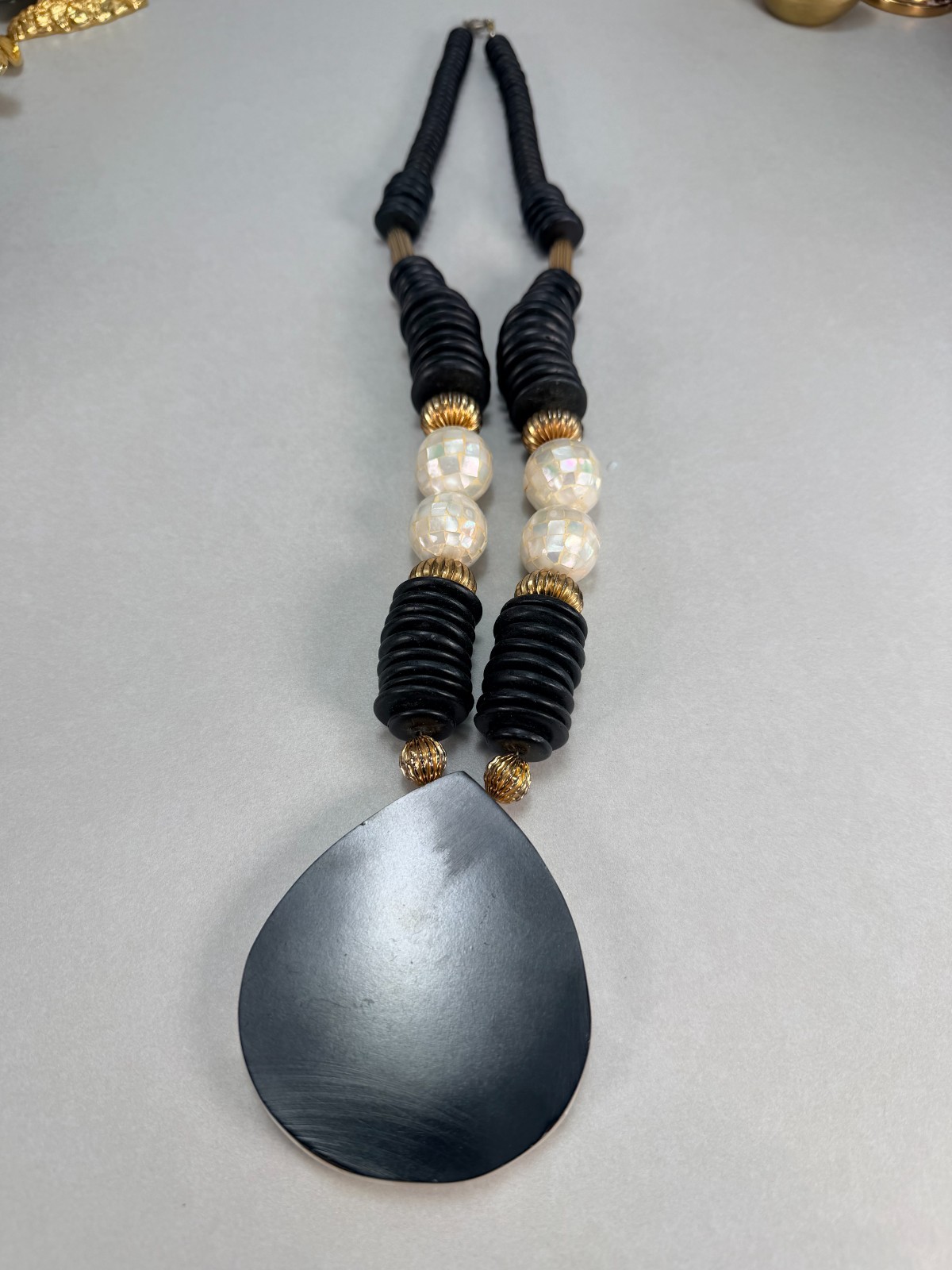 Vintage Stunning Mother Of Pearl Teardrop Pendant Necklace Black Bead Statement