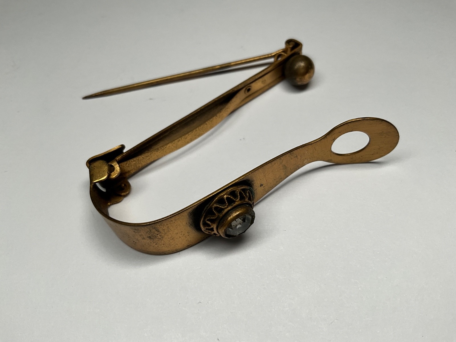 Excellent ConditionVintage 1950’s Gold Tone Glove Clip / Handbag Clip