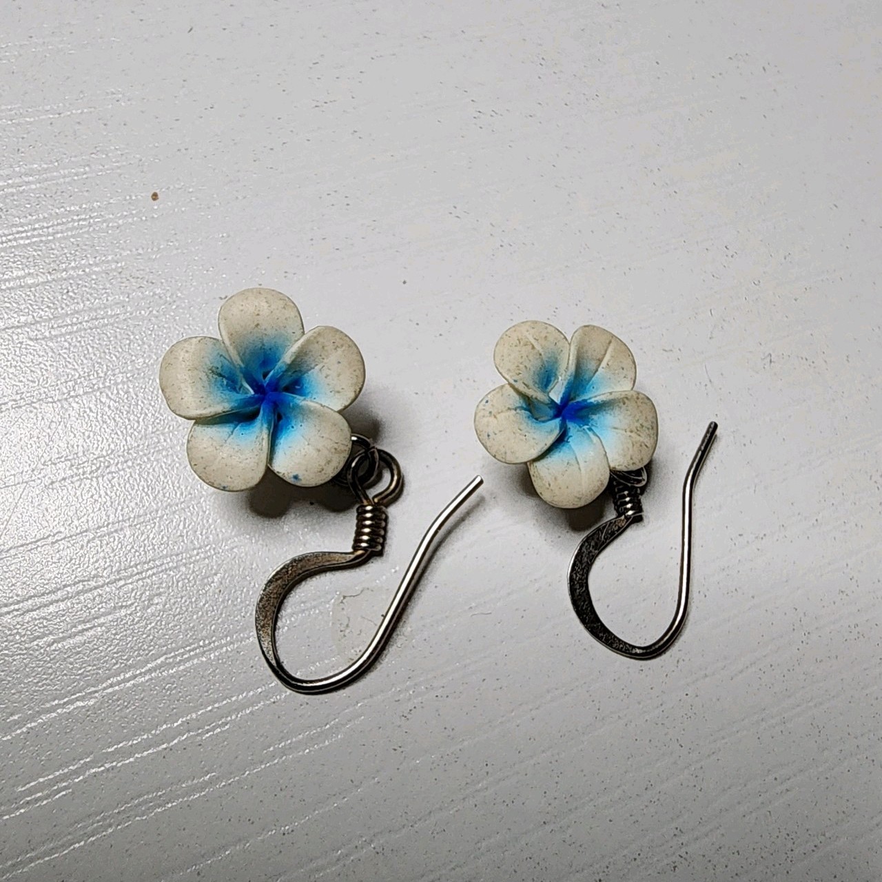 Beautiful Blue and White Flower Vintage Earrings Floral Dangle Hook