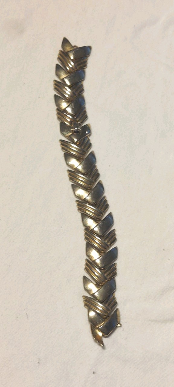 Lot Of 10 Random Costume/Gold Pieces Of Jewelry PLEASE SEE ALL PHOTOS