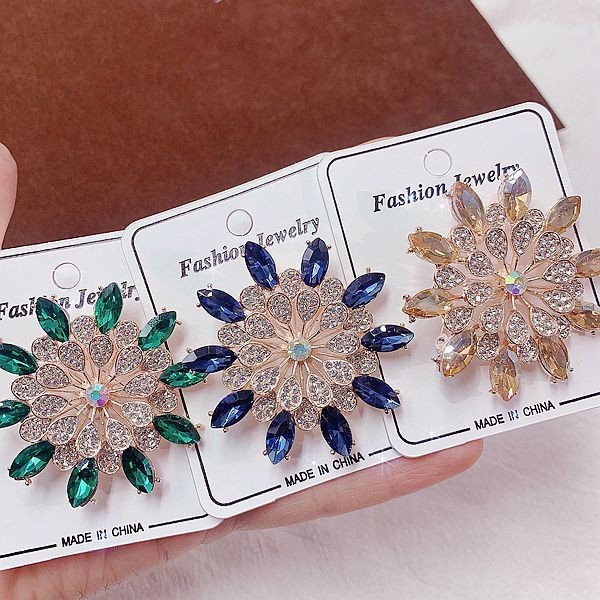 20Pcs Wholesale Brooch Pins Lot Random Rhinestone Crystal Flower Scarf Buckle