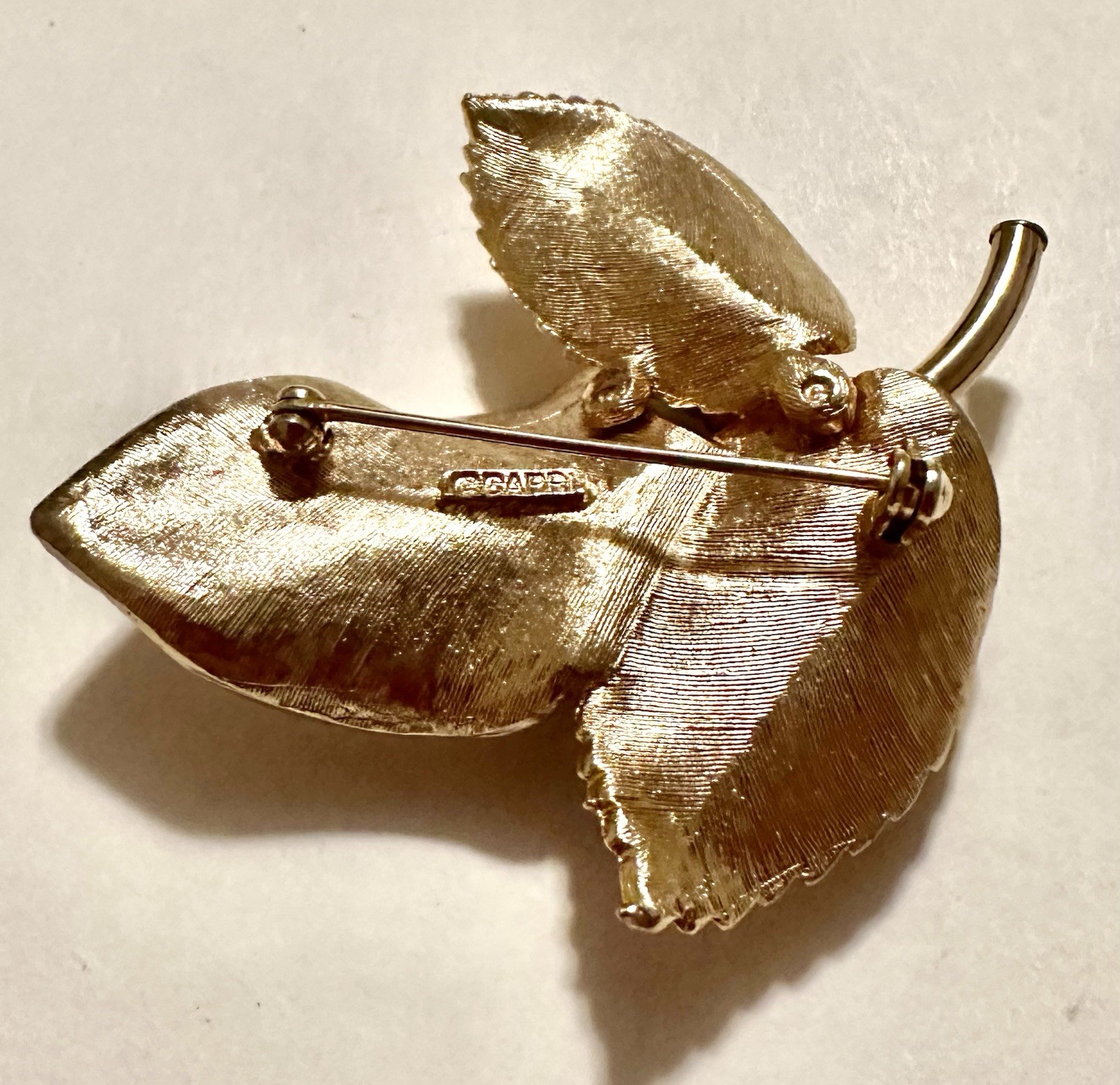 Vintage Signed Capri Gold Tone Acorn Leaf Brooch Pin Textured Leaves 2 5/8″