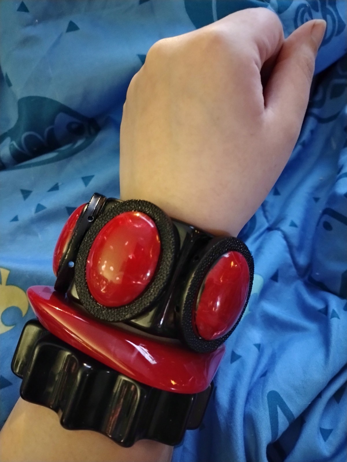 Vintage Chunky Black & Red Plastic Cuff Bracelet Oval Shape Unisex Adults