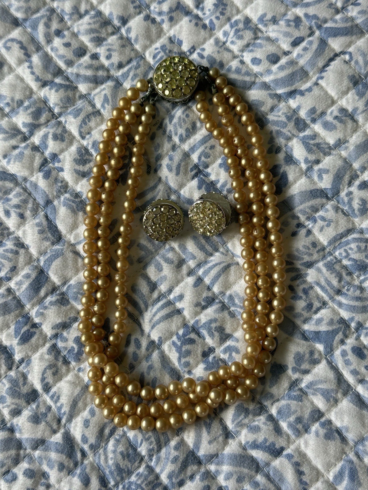 Vintage Sarah Coventry Triple Stand Of Faux Pearls Choker & Clip On Earrings