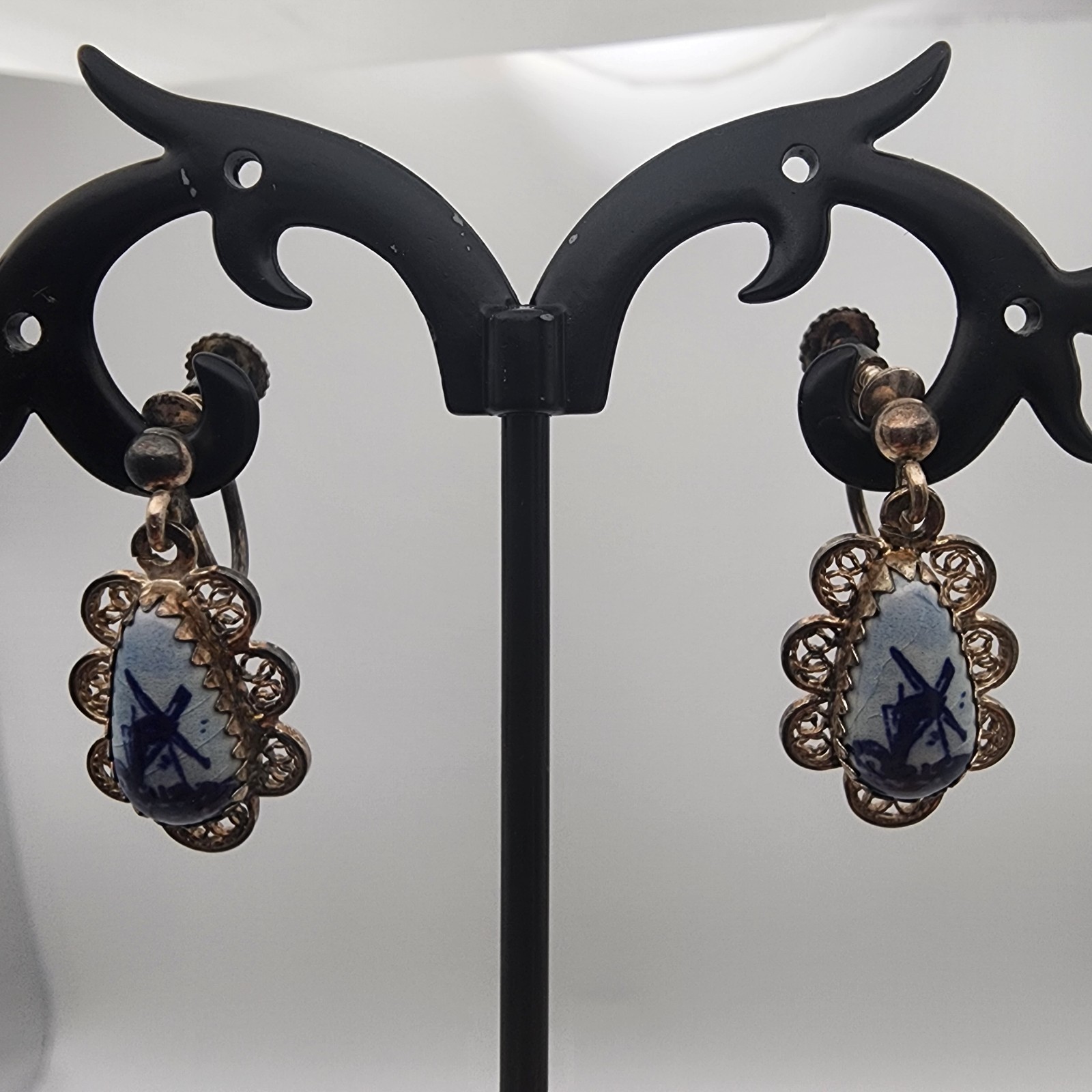 VTG 835 Silver Delft Blue Porcelain Windmill Filigree Dangle Screw Back Earrings