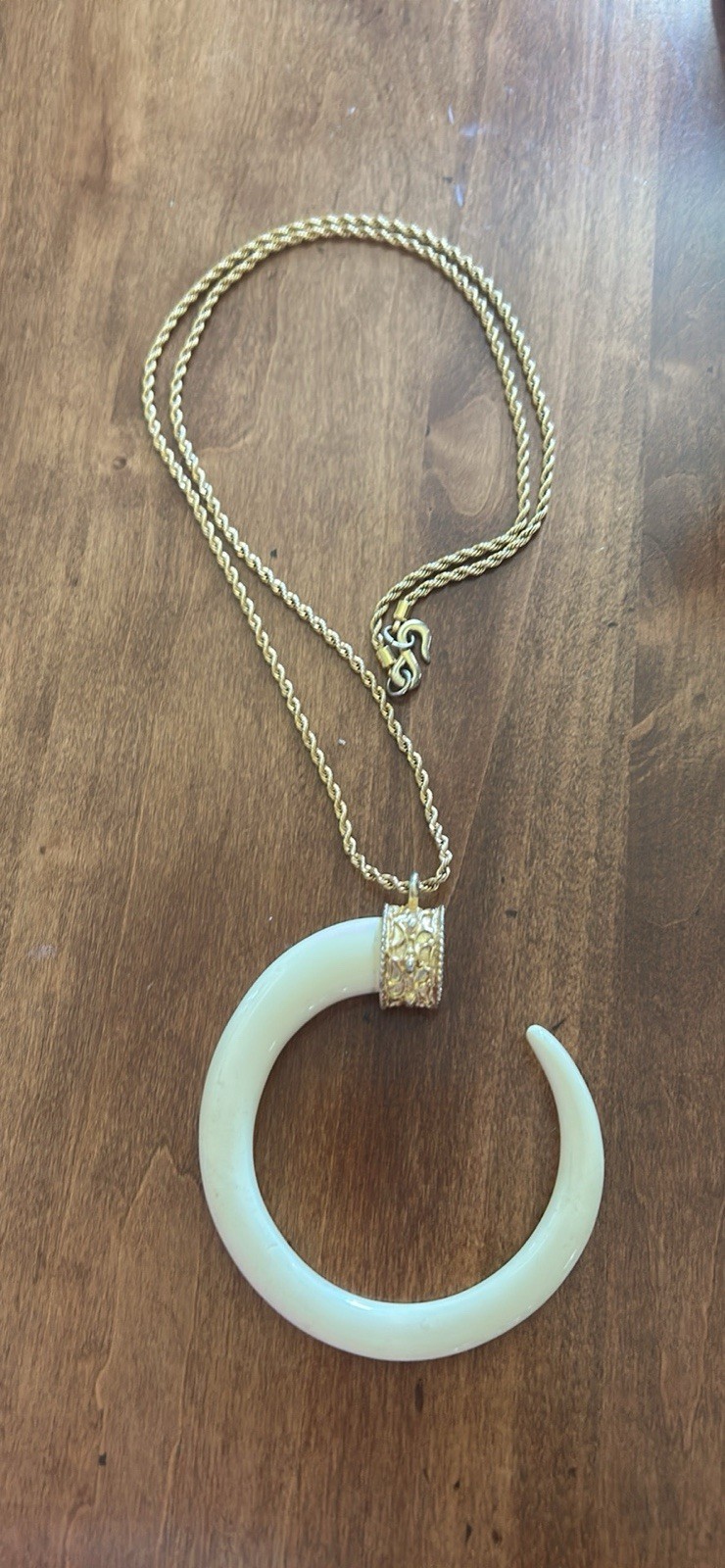 KJL Kenneth Jay Lane Faux Ivory Tusk on Gold Tone Chain Necklace Costume